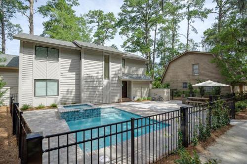 Lawton Woods Casa | 77 Lawton Rd