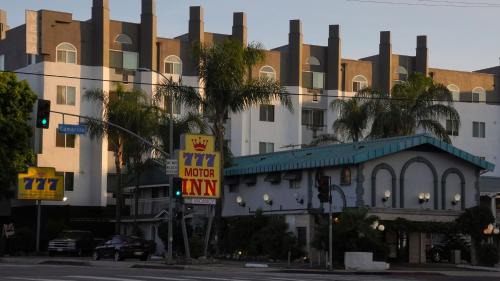 Sherman Oaks Hotel | 777 Motor Inn