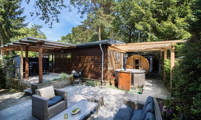 Voorthuizen Cabina | 78 sqm Luxury Forest Chalet with Wellness