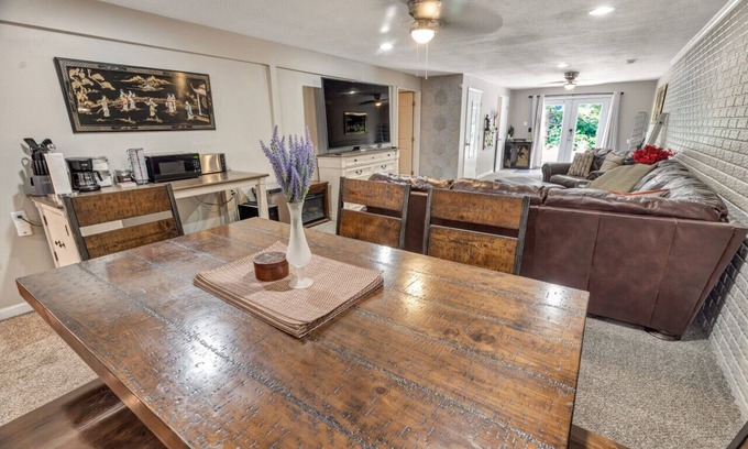 Brookline Station Condominio | 7809 Hunters Moon Ln · Moon River Smart-Suite, near Interstate 44/airport