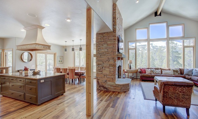 Warrior's Mark West Casa | ⭐️ 7Bd Ski-In/Out PrivateHotTub Winter Ski/Town Shuttle Big Views 4 Kings Views!