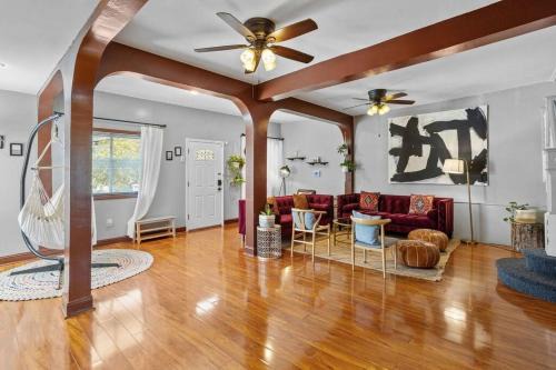 Atlantic City Apartamento | 7BR 7BA Big House 1 block from Tropicana and Beach