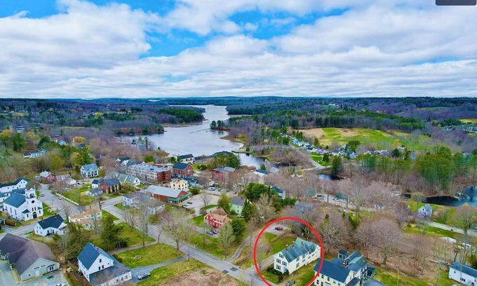 Waldoboro Apartamento | 7BR Hilltop Retreat w/ 2 Kitchens, Fire Pits, Decks & Room for Everyone