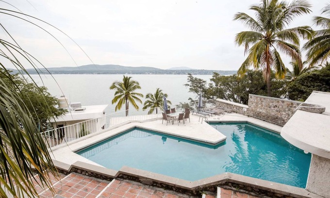 Tequesquitengo Casa | 7BR Impresionante casa de LAGO con alberca LIMPIEZA y cocinera incluido