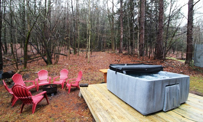 Tannersville Cabina | 7BR Log Cobin /w Private Pool and Hot tub Just 10 Mins from HunterMT Sleeps 19