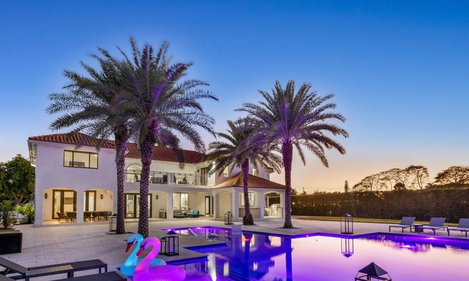 Sunset Casa | 7BR Villa sleeps 16 / Pool, Jacuzzi, Pickleball