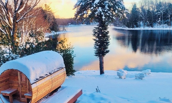 Gaylord Chalet De Esquí | 7K Sqft Lakefront Escape, Sandy Beach, Barrel Sauna, Game Room, Fire Pit