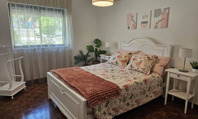 Pragal Apartamento | 7km from the beach and 14km from downtown Lisbon. Cozy, family-friendly apartment!
