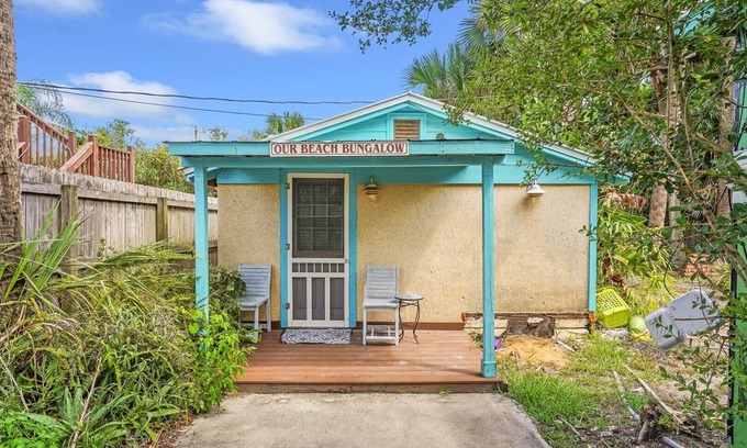 St. Augustine Beach Cabaña | 8.5 B Street - Beachside Bungalow