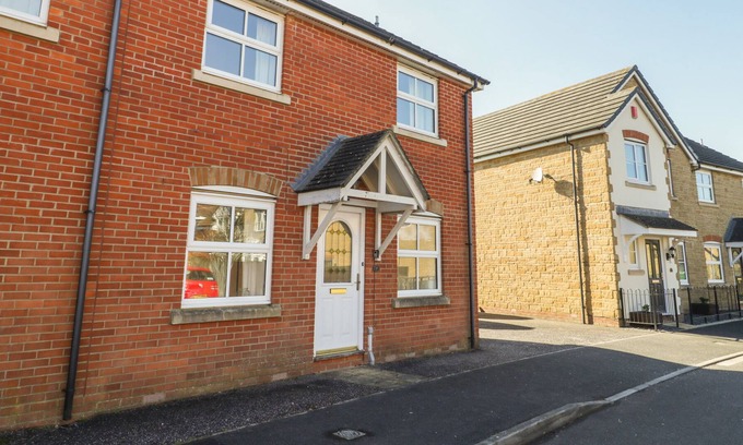 Ilminster Cabaña | 8 ADAMS MEADOW, pet friendly, with a garden in Ilminster