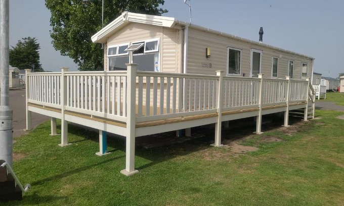 Clacton-on-Sea Complejo | 8 Bed Sun Decked Caravan Unlimited High speed Wifi and fun at Seawick Holiday Park