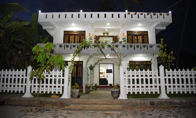 Boossa Villa | 8 Bedroom Villa with a Pool in Downsouth,Sri Lank