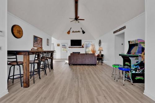 Antioch Casa | 8 Beds! Spacious Abode IDEAL for Larger Groups!