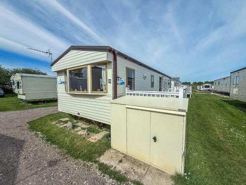 Louth Otro | 8 Berth Caravan With Decking At Sunnydale In Lincolnshire Ref 35087S
