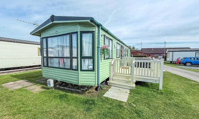 Louth Casa | 8 berth caravan with WiFi at Sunnydale Park in Skegness ref 35220KC