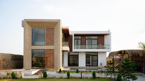Jamwa Ramgarh Casa | 8 BHK Farm stay w Pool, Garden , Snooker, WiFi