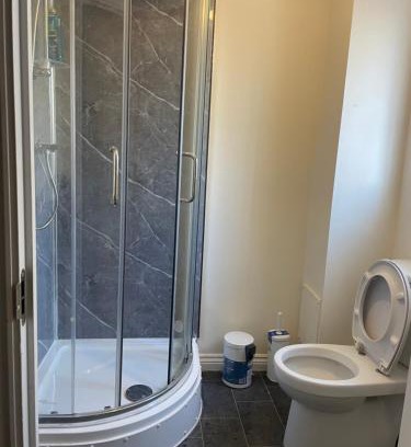 West Bromwich Apartamento | 8 braybrook crescent