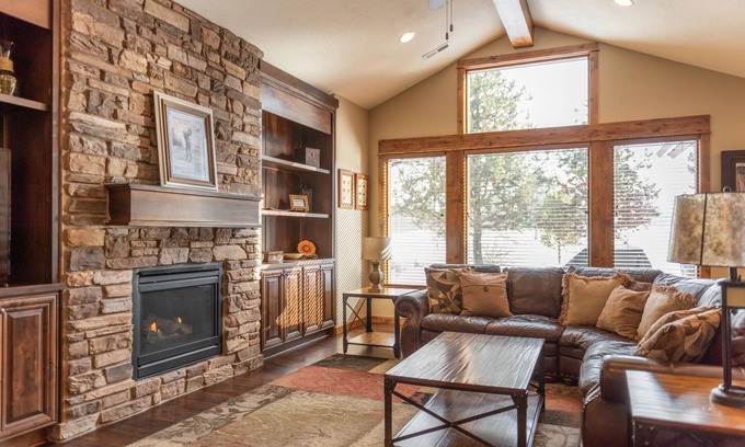Sunriver Cabina | 8 Caldera Cabina: 3 BR / 4 BA cabina en Bend, para 8 personas
