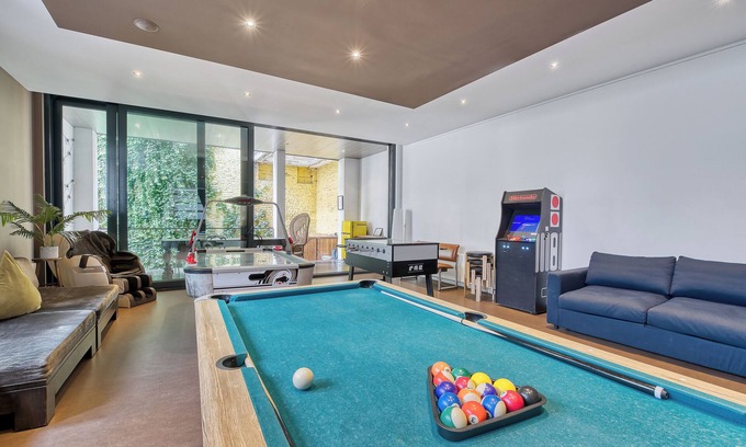 Brussels Casa | 8/Comenstay.be/ GameRoom+Sauna+Jacuzzi+Terrace 330m2 Villa for16+pp Large Group