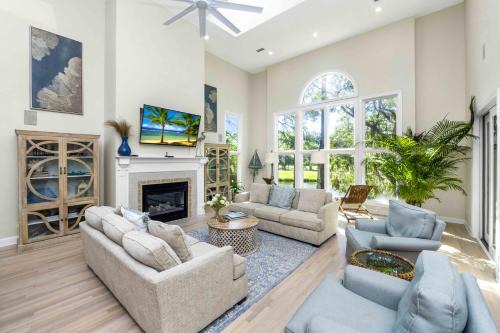 West Beach Casa | 8 Greensward Road by Akers Ellis Rentals