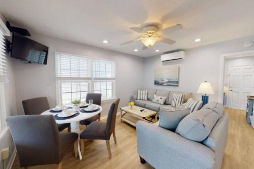 Madeira Beach Casa | 8 - Island Paradise Cottages - Tropic Sun
