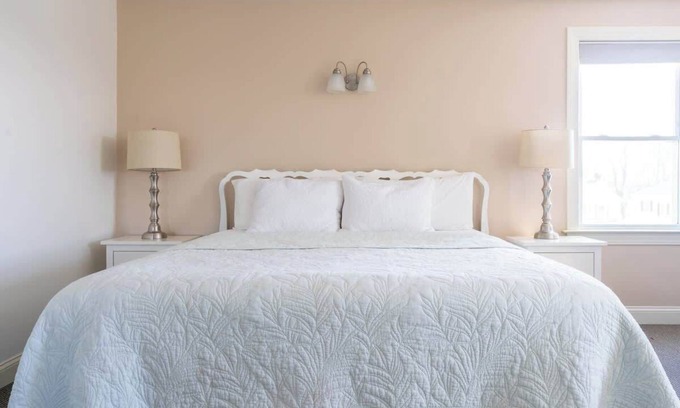 Middletown Casa | #8 | Largest Room w/King bed