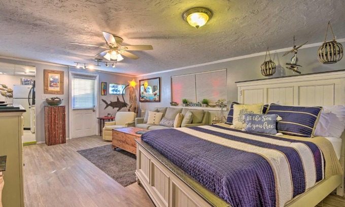 Bradenton Apartamento | 8 Mi to Beaches Artistic Bradenton Studio with Yard