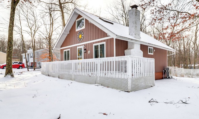Albrightsville Cabina | 8 Mi to Big Boulder Mountain: Cabin w/ Decks!