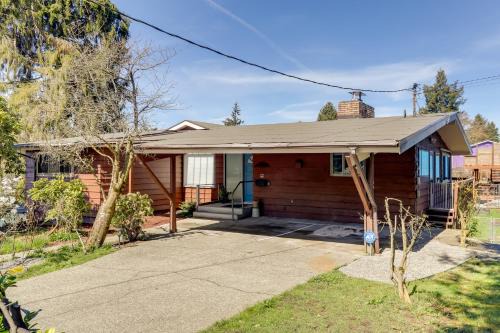 Highland Park Casa | 8 Mi to Downtown Seatlle Pet-Friendly Home