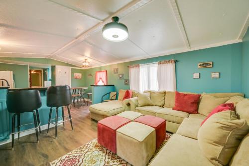 Crisp Casa | 8 Mi to Dtwn Greenville Pet-Friendly Family Home!