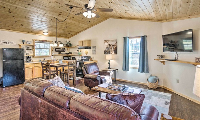 Cherokee Cabina | 8 Mi to Great Smoky Mtn National Park: Cozy Cabin
