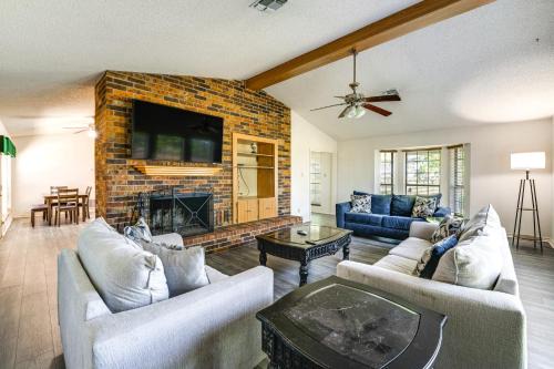 Cross Roads Casa | 8 Mi to Lewisville Lake Peaceful Countryside Home