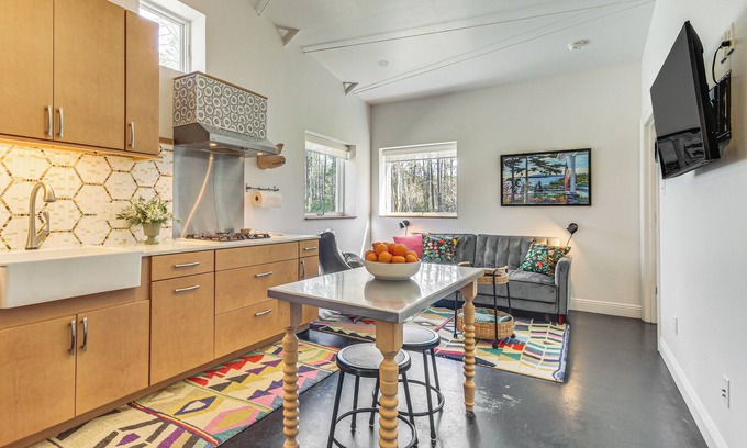 Latimer Apartamento | 8 Mi to Ocean Springs: Rural Mississippi Retreat