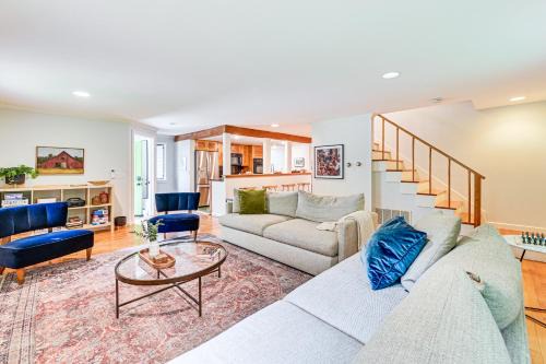 Housatonic Casa | 8 Mi to Tanglewood and Butternut Ski Spacious Home!
