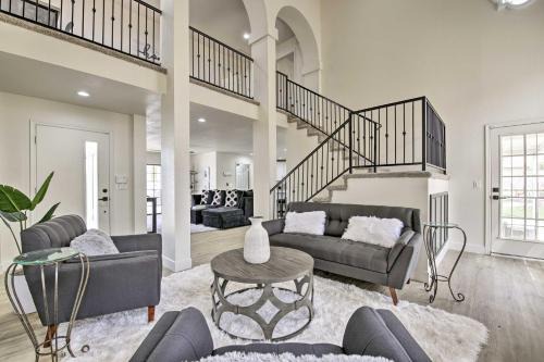 Glendale Casa | 8 mi to Westgate Family-Friendly Glendale Home!