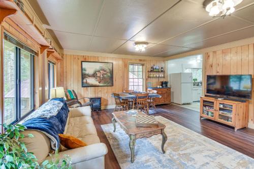 Sugar Pine Casa | 8 Mi to Yosemite National Park Cabin with Fire Pit