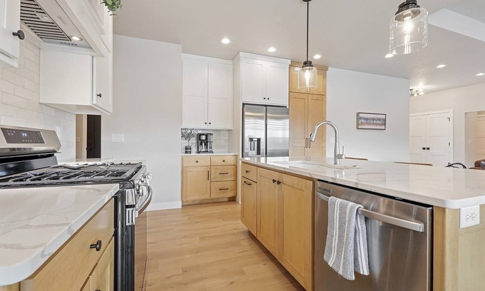 De Pere Casa | 8 Miles To Lambeau on Depere / Lawrence / Green Bay Border
