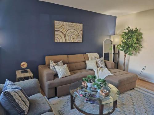 Old Town West Casa | 8-Min to Metro - King Bed- Old Town Central Retreat - Floyd's Freedom -