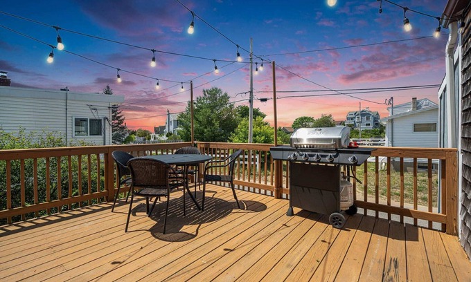 Newburyport Casa | 8 Min Walk to Basin | Screened Porch | Plum Puddin