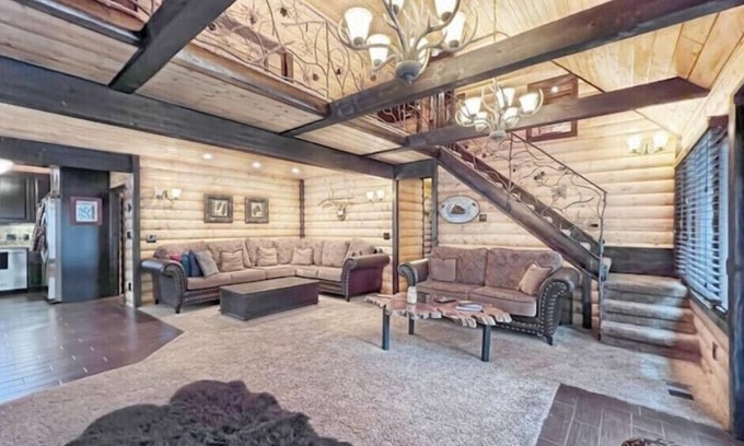 Wrightwood Cabina | 8 min walk to village,Cozy, heater,A.C, fireplace, 5 min drive to mountain high