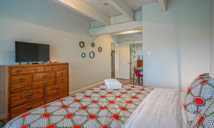 West Old Town Apartamento | # 8 ocho vino · 2bd 1. 5ba, King / Queen, 2 TV's - Walk to Old Town