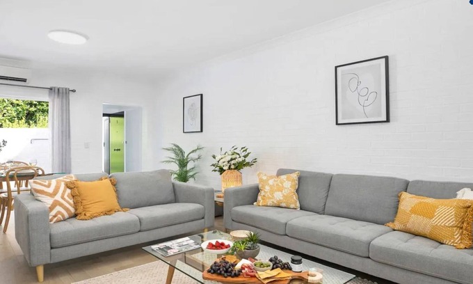 Moss Vale Apartamento | 8 on Clarence — Stay 5, Pay 4
