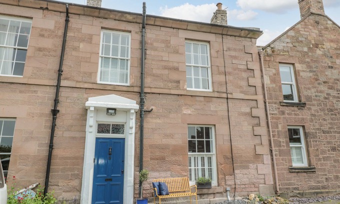 Norham Cabaña | 8 PEDWELL WAY, pet friendly, country holiday cottage in Norham