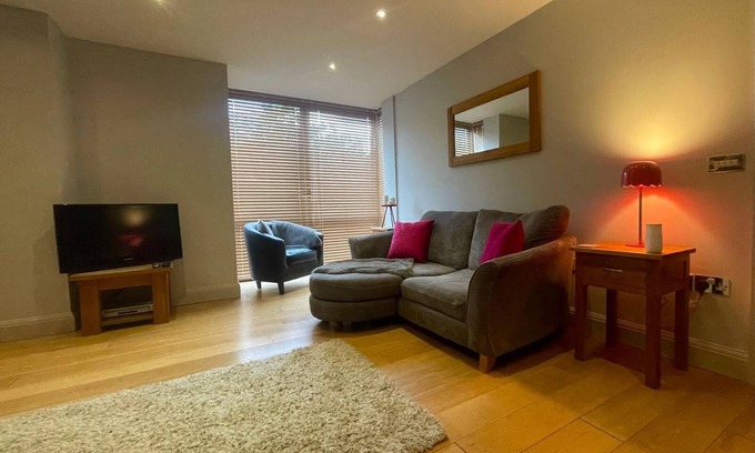Newbury Apartamento | 8 Pelican House is located in the heart of Newbury. Contemporary apartments.