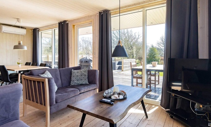 Ertebølle Casa | 8 person holiday home in Farsø