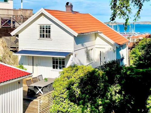 Ellos Casa | 8 person holiday home in ELLÖS