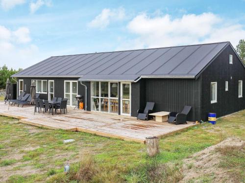 Bratten Strand Casa | 8 person holiday home in Jerup