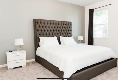 Kissimmee Casa | 8-Room 6 Bath Family House with Pool - Next to Disney World & Universal Studios