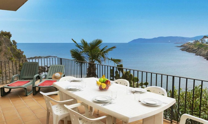 Llanca Apartamento | 80 m² Apartamento ∙ 3 habitaciones ∙ 7 huéspedes