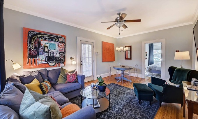Dilworth Condominio | 800 Magnolia: 2 Units, Chic 4BR w/ Porch